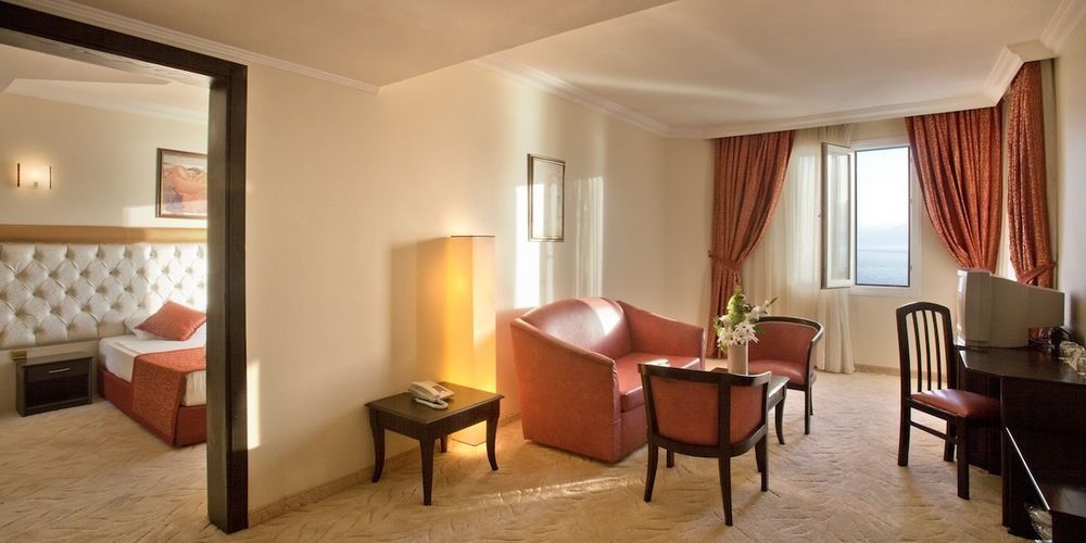 Otel Adonis 4*